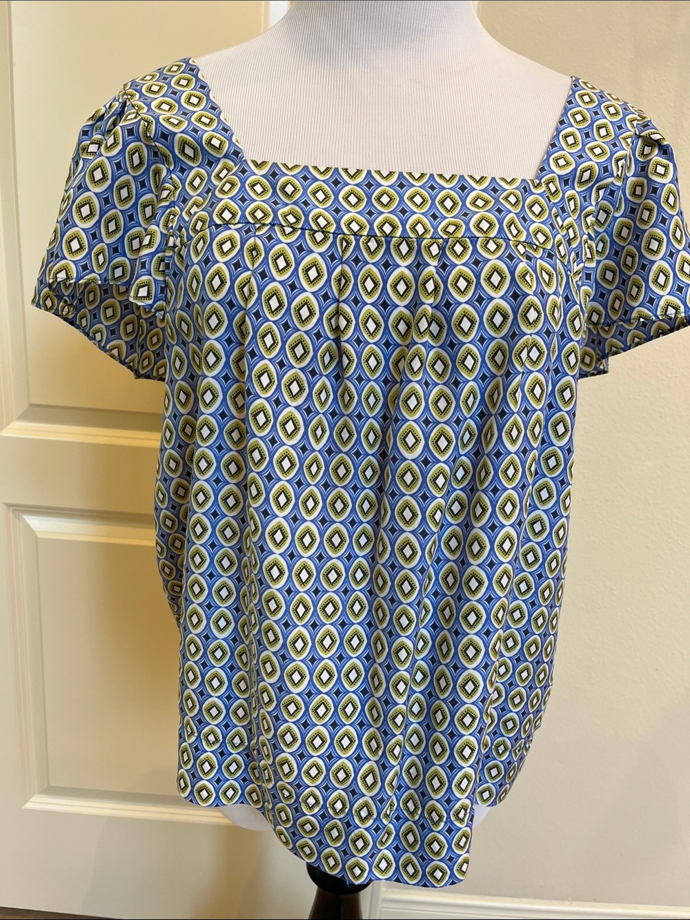 Banana Republic silk top - Picture 1 of 8